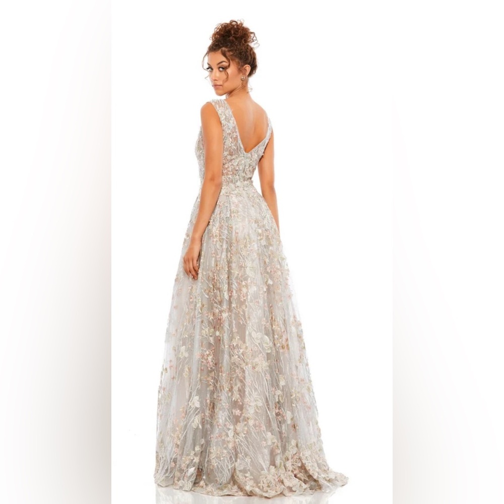 A-line embroidered floral gown - Picture 3 of 16